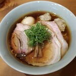 中華そば しば田 - 特製中華そば(チャーシュー豚)　1680円　手揉み麺(切り刃16番使用)　ワンタン、味玉
