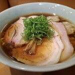 中華そば しば田 - 特製中華そば(チャーシュー豚)　1680円　手揉み麺(切り刃16番使用)　ワンタン、味玉