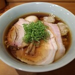 中華そば しば田 - 特製中華そば(チャーシュー豚)　1680円　手揉み麺(切り刃16番使用)　ワンタン、味玉