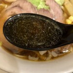 牛こくラーメン まる勝 - ほんのり甘味を感じる優しいスープ