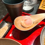 天ぷら酒房 西むら - 口直しの桃のシャーベット
      
      牛とフォアグラの後にグラニテを持ってくるのが、フレンチっぽくて面白い
      
      コッテリとした口を上手くリセットして、ここからのラストスパートの準備