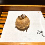 天ぷら酒房 西むら - ブラウンマッシュルーム　トリュフ麹と共に
      
      濃厚な香りと旨味のジュースが天ぷらという調理法とドンピシャにマッチ。
      
      マッシュルームだけでも十分に美味いが、トリュフの香りと麹の塩味でさらなる旨味の高みへ