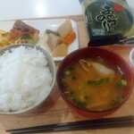 トーコーキッチン - 野菜のキッシュ 副菜二品、豚汁、ご飯