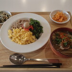 トーコーキッチン - 三色ごはん 副菜二品、豚汁