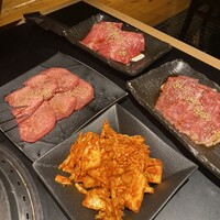 焼肉 天 がむしゃら - 盛り付けも綺麗です。
