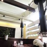 Matasaburo - 焼肉屋さんなんだけど内装がとってもおしゃれだよ。
      窓が大きいので外からの光が入ってきていい感じ・・・