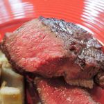 Matasaburo - 熟成肉って初めて食べたんだけど、これは美味しい～
      最初はなにも付けずに食べたんだけど、噛むたびにお口の中が、
      お肉のうまみでいっぱいになっちゃう。
      このお肉はほんとに美味しかったです。