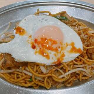 秘伝の味噌ダレが決め手◎鳥取名物のホルモンそばを堪能！