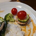 キッチン ブルー グローブ - ズッキーニ、トマトを乗せて