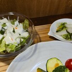 キッチン ブルー グローブ - サラダ、お新香のアップ