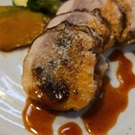 キッチン ブルー グローブ - 真ん中はチーズとドライフルーツ？