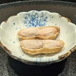 神田錦町 鮨たか晴 - 茹でた生落花生（おおまさり）