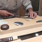 神田錦町 鮨たか晴 - センターの席は、調理風景が良く見える特等席♡