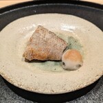 神田錦町 鮨たか晴 - 炭火で焼いた「ノドグロの塩焼き」