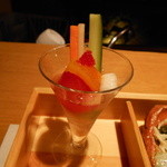 じどりや 穏座 - ブッシュキャビアと地元野菜のピクルス