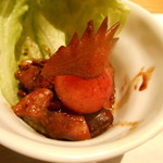 じどりや 穏座 - 鶏モツ（雌鶏冠、きんかん、卵管、雄のせぎも）の甘辛煮