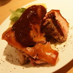 カルテット - 特別注文「仔豚の丸焼き」※事前予約が必要です。ちゃんと、１人前にカットしていただきました。２０１４年４月