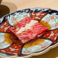 恵比寿 うしみつ - 焼きすき焼きです。鳥取産のサーロインです