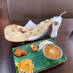 カマル - Bランチ1090円。ナンまたはライスはおかわり自由。