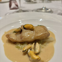 L'ESSOR - 魚料理　青森県産ヒラメのポワレ　イルドフランス
                モンサンミッシェルのムール貝　キャベツ煮込み