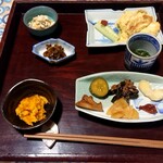 百姓屋敷 じろえむ - 2640円の食事　これで終わりではなく出来上がると追加的におかずが提供されます