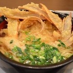 武膳 - ごぼう天うどん いなりセット950円。