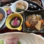 旬菜の味わい がら里 - 自家製もずく酢　肉じゃが