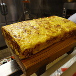 弥助鮨 - 焼き立て熱々の玉子焼き