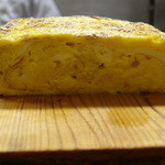 弥助鮨 - 玉子焼きをカット