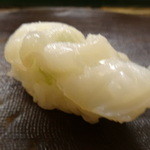 弥助鮨 - お勧めの帆立の握り