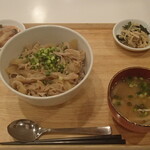 トーコーキッチン - 豚丼 副菜二品、豚汁