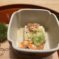 筒井 清寂 - 胡桃豆腐
                    上に無花果とシャインマスカット
                    天然車海老