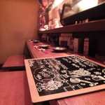 沖縄家庭料理　残波の風 - カウンター席はペアシート