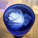 Leonids Cafe - お水は薔薇の形の氷が美しい♪