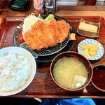 山水 - ハーフとんかつ定食(180g)　￥1200