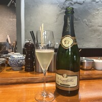 馳走西健一 - シャンシーラ・ブラン・ド・ブラン・ブリュット NV（シャンパーニュ、フランス）
                    葡萄品種：シャルドネ100%