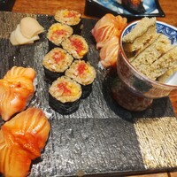 東鮨 新店 - 赤貝、子持ち昆布など。子持ち昆布って美味しいですよね。