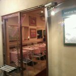 明けっぱなしの店内