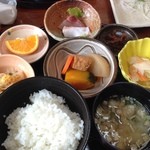 ながい - ホルモン煮込みと牡蠣フライのお膳です。