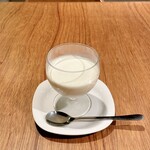 chinois 火華 - トロトロ杏仁豆腐　250円