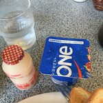 コーヒーハウス101 - ヤクルトモドキとヨーグルト