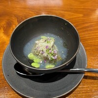 馳走西健一 - 揚げ浸し茄子、枝豆、ドウマンガニ(浜名湖)、浅蜊&利尻昆布の出汁ジュレ添え、紫蘇穂花