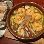 SOL - ●アヒージョ
（ガーリックオイル煮） バケット付