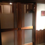 リストランテ ラ・バリック トウキョウ - 外観は古民家。右側に小さな看板あり。