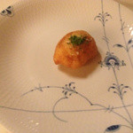 リストランテ ラ・バリック トウキョウ - 温前菜
      やまと芋の衣のアワビのソテー
      