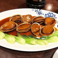 翠亨園 - 活けアワビの極上ソース煮込み