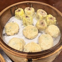 翠亨園 - 飲茶ワゴン　九条葱入り蒸しまんじゅう､トリュフシュウマイ