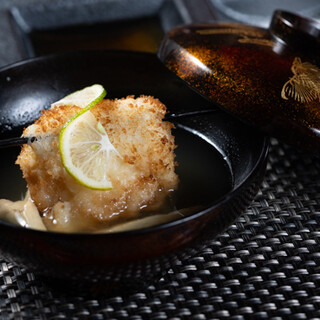 独自性を追求したこだわりの創作串揚げはコースのみのご提供