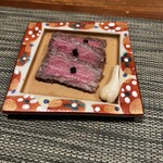 ひたち野いしざき - ちょっと肉も食べたい、って思ってたらコレ。ほんの少量だけど、牛肉って主張するなぁと改めて実感。火の通し方も完璧。隠岐島で食べた贅沢丼のソースがあれば、と思った
