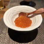 目白　咲き - お通しのシャケとイクラ